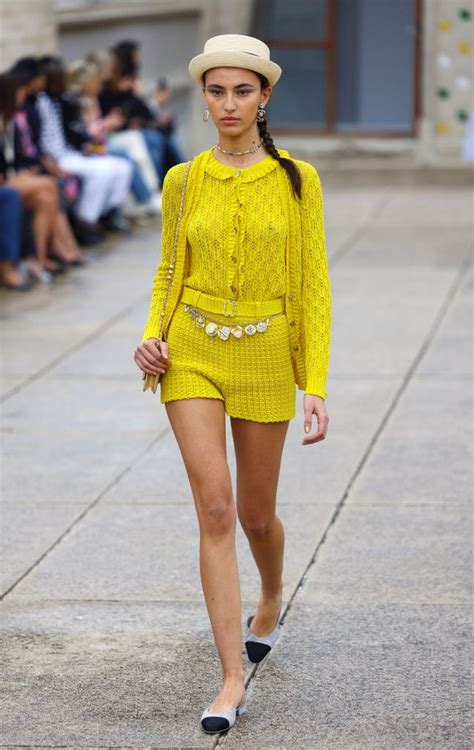 Sfilata Chanel Cruise 2024 2025 a Marsiglia: foto look e video